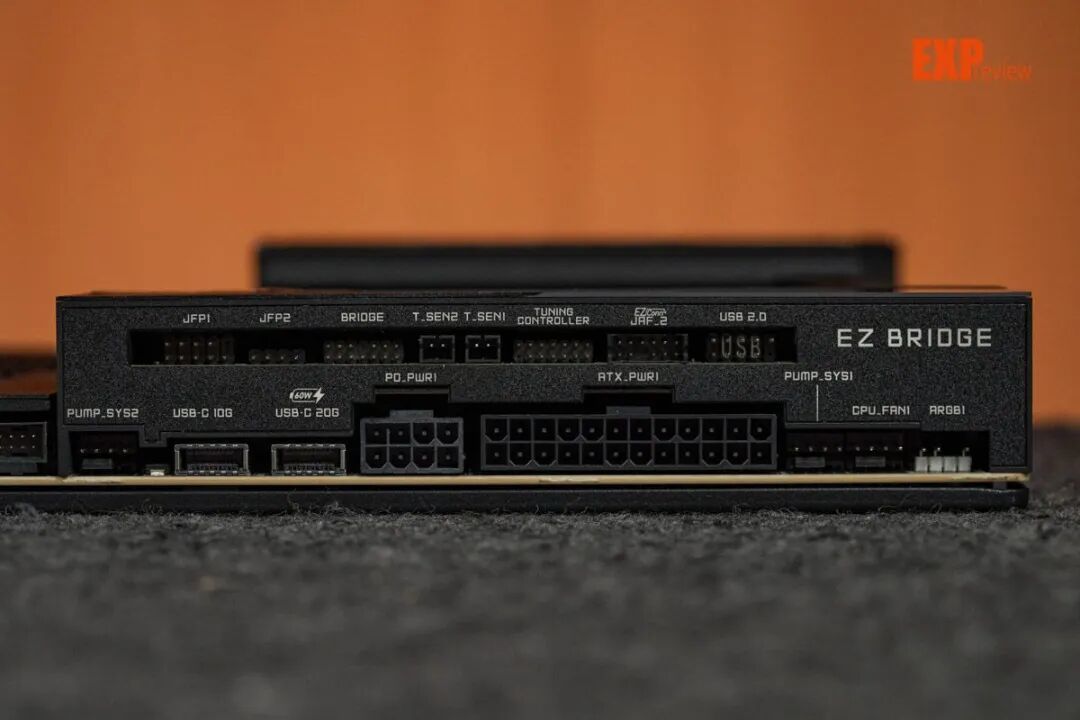 微星X870E超神十周年限量主板评测十年磨一剑，限量1000块的信仰之作
