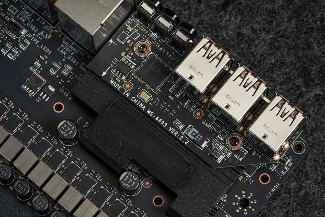 微星X870E超神十周年限量主板评测十年磨一剑，限量1000块的信仰之作