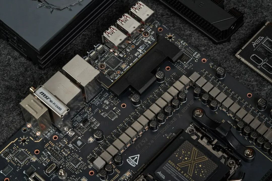 微星X870E超神十周年限量主板评测十年磨一剑，限量1000块的信仰之作