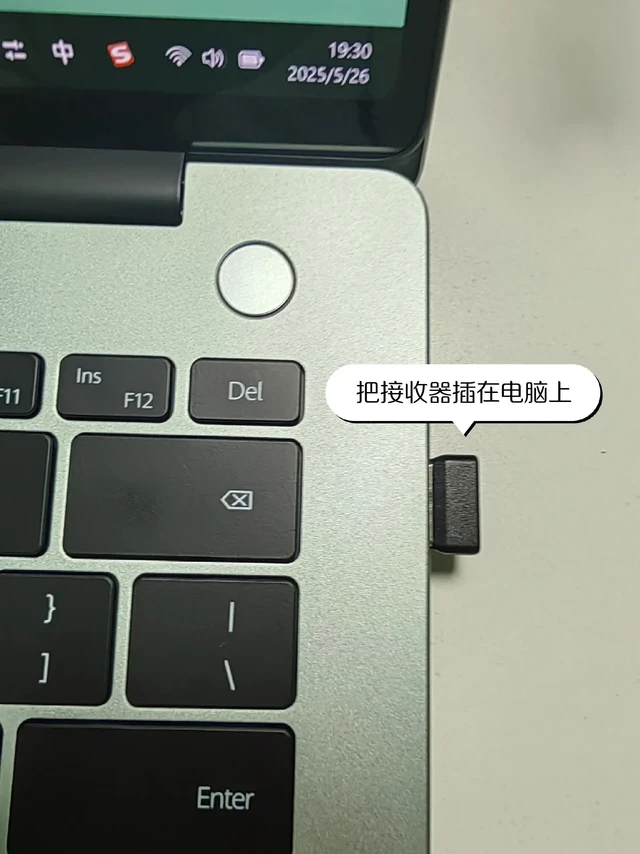 Rapoo蓝牙鼠标配对教程💡。姐妹们！今天终于把我的Rapoo雷柏蓝牙鼠标搞定啦🎉 必须分享这个超简单的配对秘籍！ 
事情是这样的：上周看到雷柏的销量数据（查了中关村在线2023年报告，雷柏居然在国产