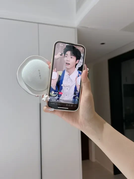 花西子，今年是换营销总监了吗。。。