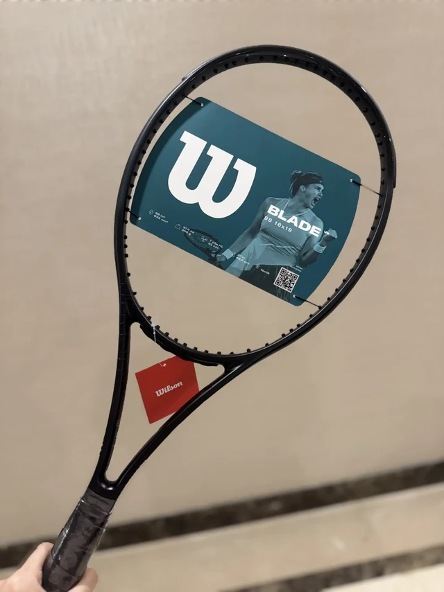 🖤BLADE小黑拍拿下🖤
Wilson blade v9 noir 305g 98拍面 2号柄
恭喜搭子喜获新拍，第二把blade v9了，为颜值买单
哦，这权威的，毋庸置疑的美貌
坐等穿线[萌萌哒R