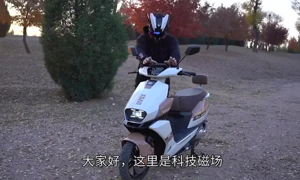 小刀青蜂侠
航天动力电机，机架外观风格
#电动车 #每一口都要飞鹤鲜活 #骑行装备 #小刀电动车 #小刀青蜂侠