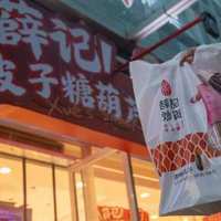 薛记奶皮子糖葫芦 vs 路边摊：吃货实测这波值不值？