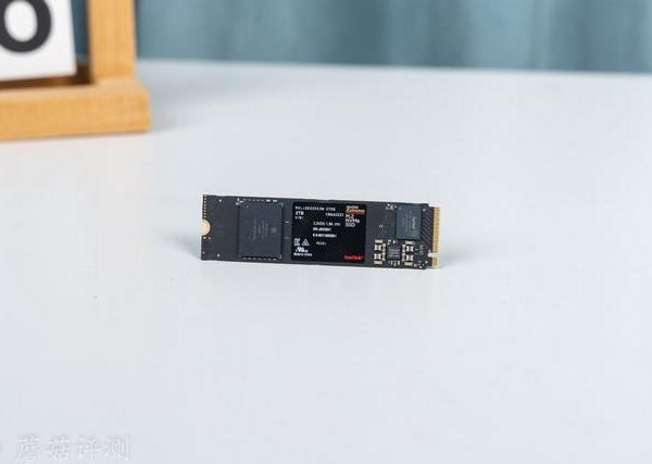 容量翻倍，性能不变，发热不小，闪迪至尊极速固态硬盘2TB 评测
