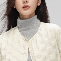 轻盈暖冬，气质进阶：解锁秋冬“薄暖系”穿搭公式