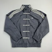 三叶草新中式穿搭该不该配？国潮混搭引全网观点大PK