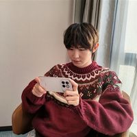 张予曦晒出荣耀WIN 网友：人美 机器也美