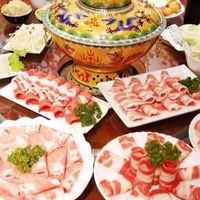 雪场暖胃三宝：烤冷面、火锅、糖栗子，一口燃情寒冬！
