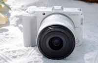 高性价比+全场景适配：6000元内微单榜单，佳能R50V便携出片