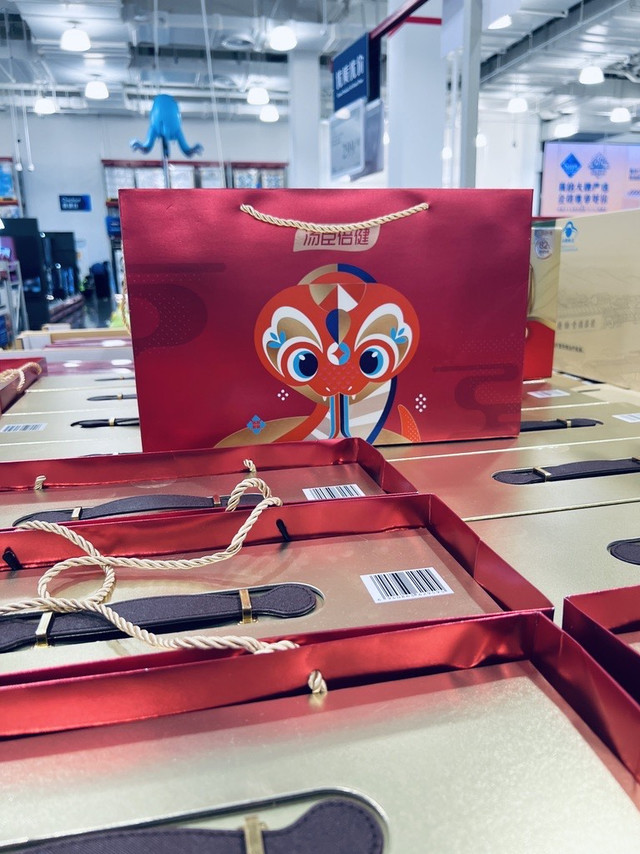 双旦送礼选新品，滋补礼盒藏心意