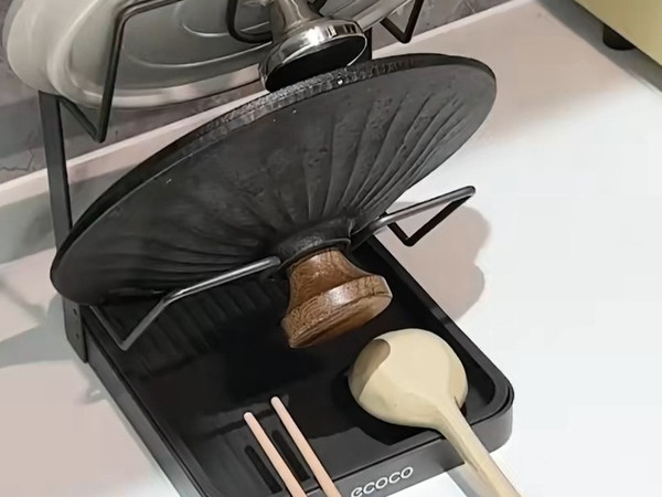 厨房台面放个这样的锅盖架！材质耐用结实，放满了依然稳固！做饭顺手放个锅盖锅铲也太方便了