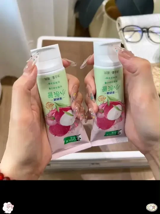 DARLIE好来黑人小茶管牙膏，茶味清新防蛀含氟成人专用 #牙膏推荐 #口腔护理 #清新口气 #防蛀牙膏 #茶味牙膏