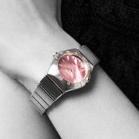 配饰腕表 篇零：欧米茄星座紫钻女表：星辉与紫罗兰的诗意对话