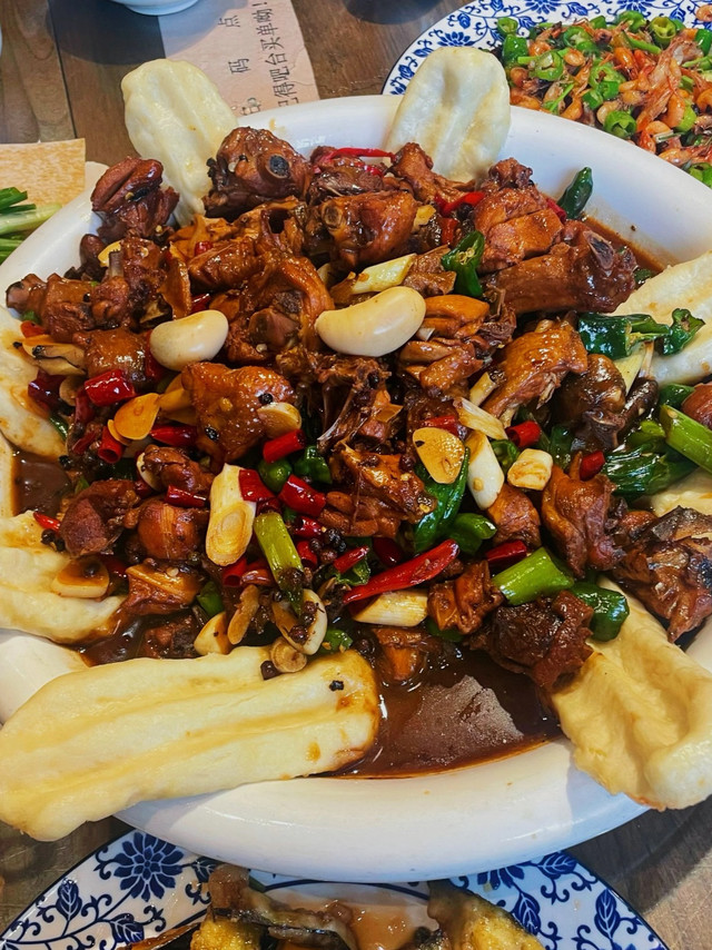 冬日暖灶临沂炒鸡｜打卡山东美食地图🗺️没有一只鸡能走出临沂