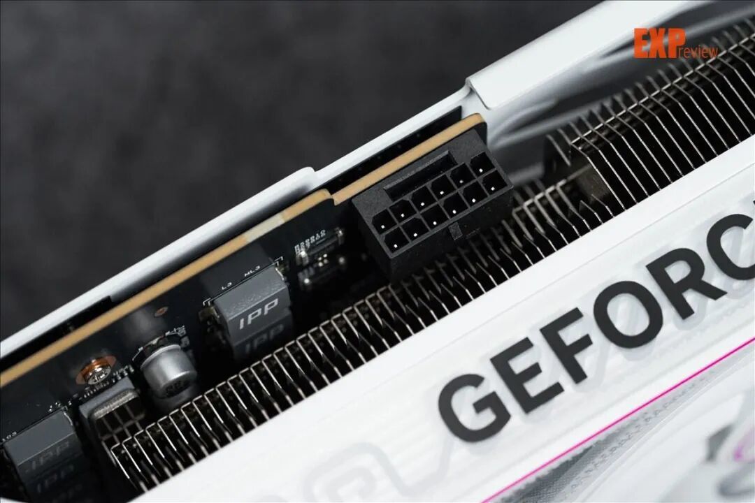 iGame RTX 5070 Ti Ultra Z OC显卡评测：前前后后不设限，有线无线皆通行