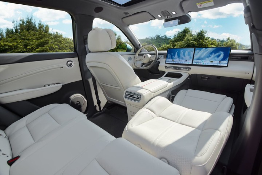 17.88 万元起，红旗 HS6 PHEV 版上市， 全面对标方程豹钛 7
