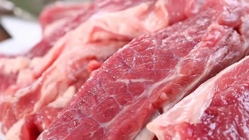 冬日暖锅硬菜担当：鲜京采巴西原切牛肋肉，炖出一锅人间烟火