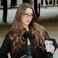 现在流行的是：一双皱巴巴的“靴子”，款式简洁不繁杂，精致优雅