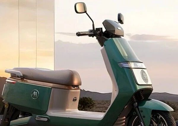 全新爆品！爱玛仰望A5：体面与实用双向奔赴，男性科技线领先的精准破局者！