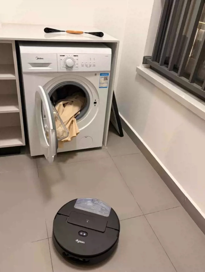 戴森扫地机器人