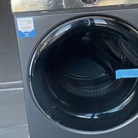 海尔386洗烘套装：灰色美学点亮阳台