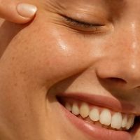 棕榈酰三肽-28/Palmitoyl Tripeptide-28 有抗炎功效，能紧致皮肤