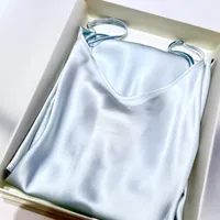 真丝睡袍：明星同款是舒适之选还是过度消费？1200+用户真实观点PK