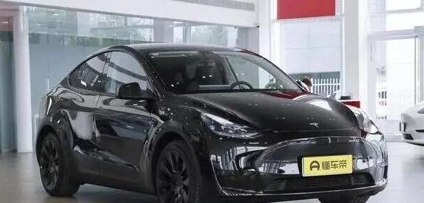 特斯拉Model Y再降价，后驱版跌破25万，纯电SUV进入新价格战