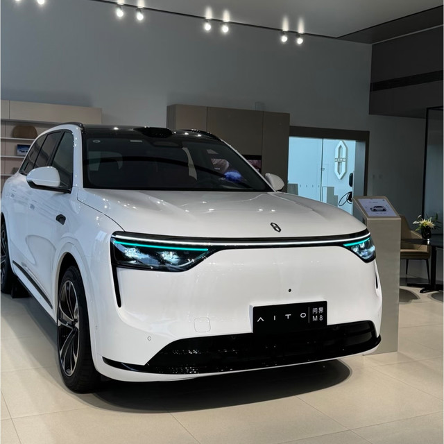 问界M8纯电版：家庭纯电出行的理想之选！