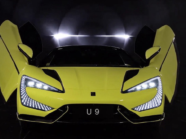 国产百万级纯电超跑亮相