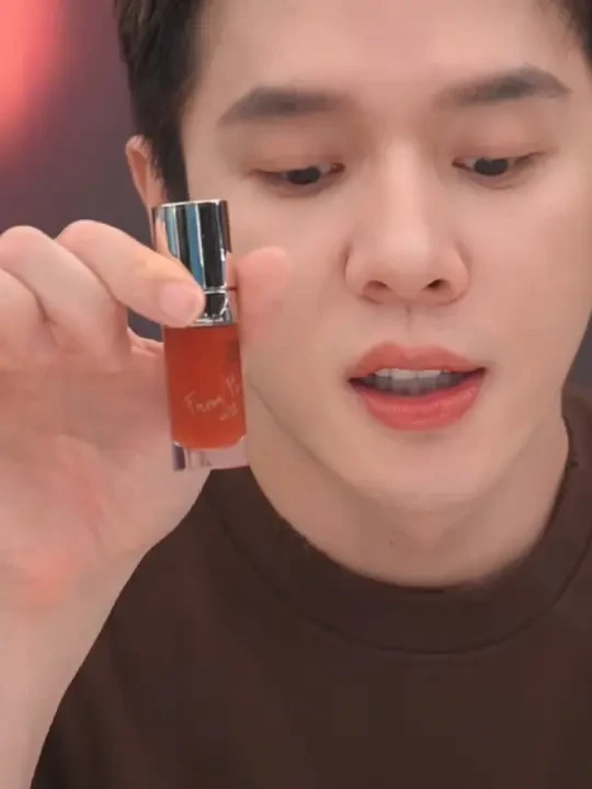 【记录李佳琦口红试色10】娇韵诗润唇油
