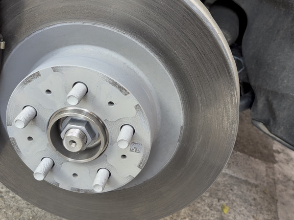 在途虎换轮胎比特斯拉良心多了，换个轮胎同样轮胎工序总花费便宜600多