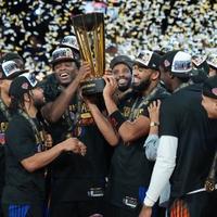 终结52年冠军荒！尼克斯末节逆转马刺，队史首夺NBA杯冠军