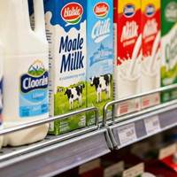 1岁内的宝宝到底能不能喝纯牛奶？这4个科学真相，90%家长不知道