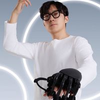 手功能康复用这款 AiHYUTA 仿生手套，是真能帮你 “重新动手”