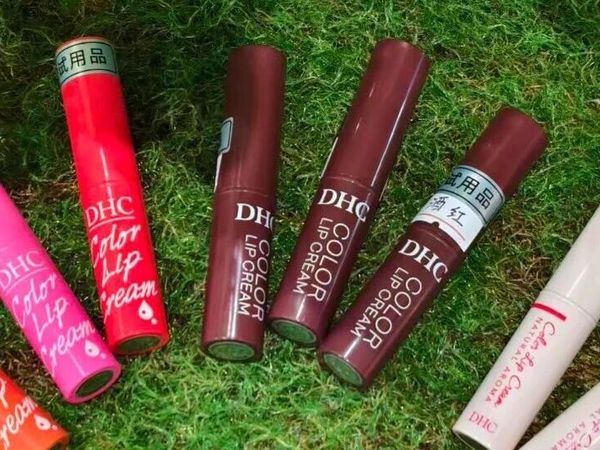 选择困难症退散！DHC 8 款有色润唇膏选色指南