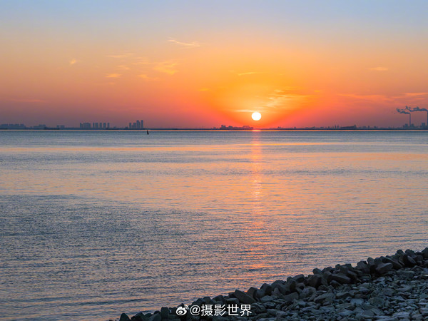 最近用 #徕卡DLux8# 拍了一组照片，越用越喜欢的一台便携相机。Leica DC Vario-Summilux 10.9-34 f/1.7-2.8 ASPH.镜头（35mm等效焦段24-75mm）