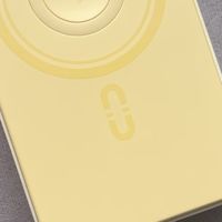 罗马仕黄色磁吸充电宝：实用与时尚兼备