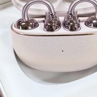 华为耳夹耳机：清新淡雅的新年配色