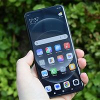 卢伟冰开直播爆料小米17 Ultra：回答米粉最关心的话题