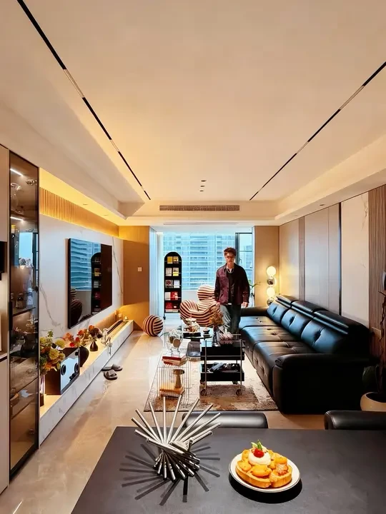 原来黑色电动沙发，才是意式小家的松弛感密