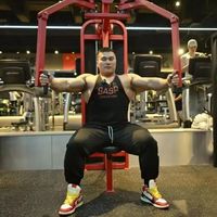 30岁健美冠军猝死引全网反思，679+用户热议健身与健康边界