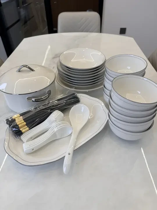 新家的餐具套装，安全下车🚌