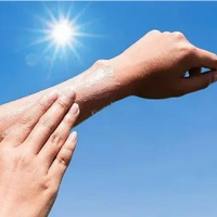 61岁演员公开医美祛斑：职业刚需还是过度保养？全网观点大碰撞