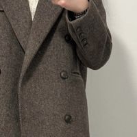 午夜蓝风衣与炭灰西装的低调奢华