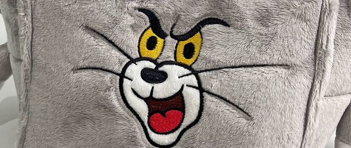 联名毛绒包是实用收纳还是纯属收藏？1800+用户观点大碰撞