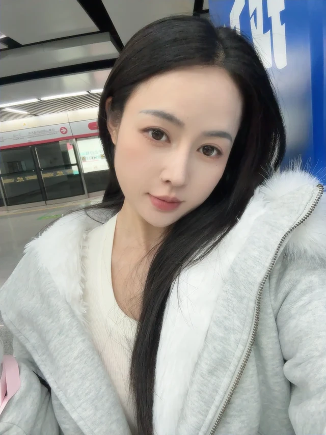 被Folli Follie小姐姐 拉去……