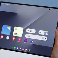 三星首款三折叠屏供不应求：黄牛加价销售 定价超2万元