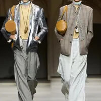 时装秀场VS日常积累：哪种方式更能激发服装设计灵感？1200+观点大碰撞